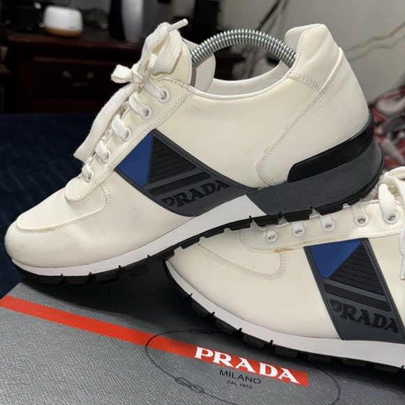 PRADA - Picture 4 of 11